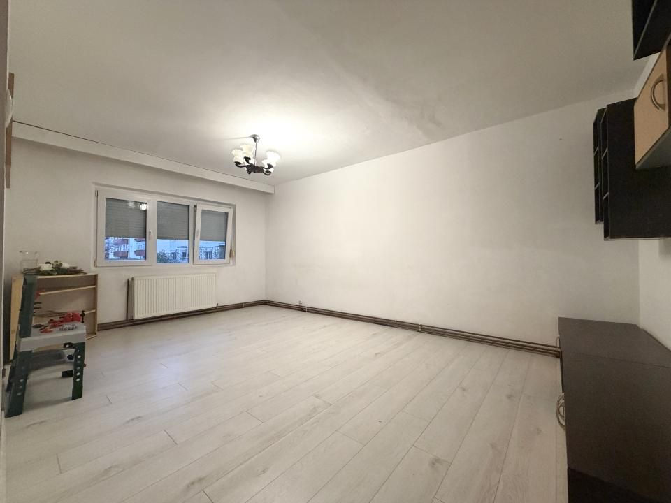 Apartament 3 camere, 70mp utili, parter, renovat -  Zona Dâmbovița – fotografia 1 din 11