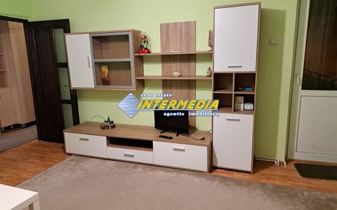 Apartament 3 camere decomandat de inchiriat Alba Iulia zona Centru