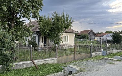 Casă în centrul Bonțida, la 200 m de Castelul Bánffy, teren 1.642 mp