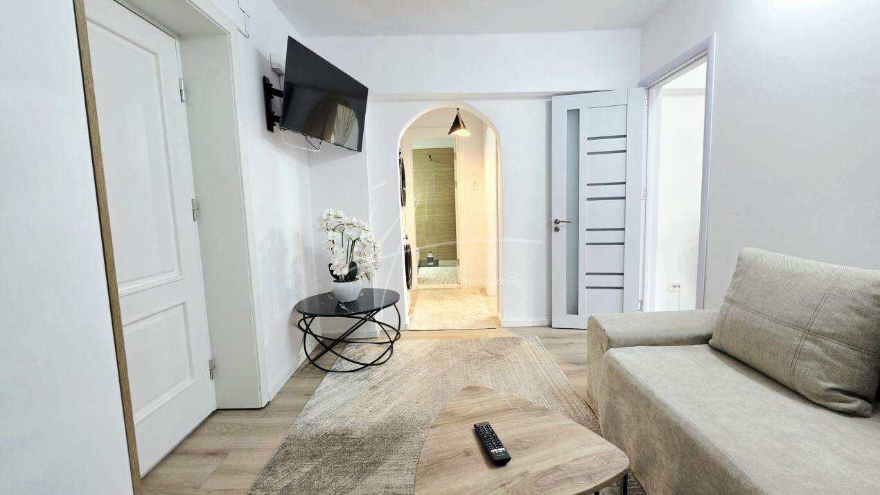 Eleganta urbana la Piata Unirii. O adresa, doua experiente de locuire – fotografia 1 din 60