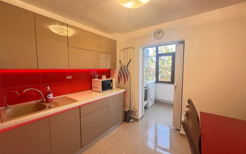 Apartament 3 camere decomandat, renovat integral, de vânzare în KM 5 – Constanța