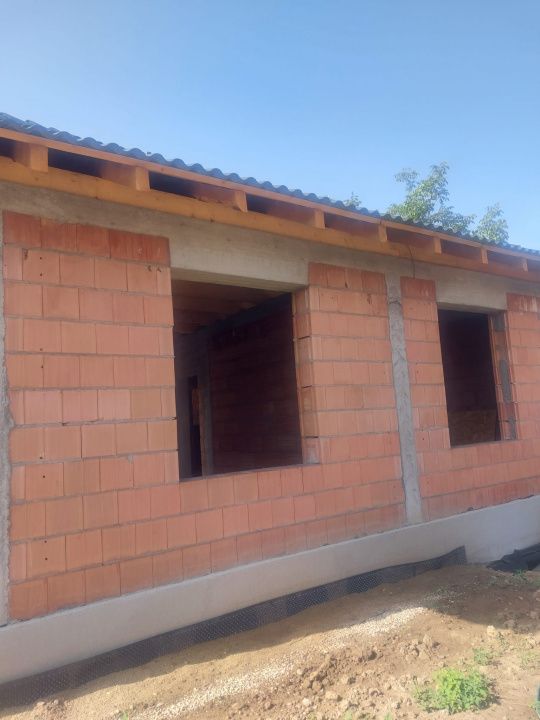 Casa noua cu 4 camere situata in zona Centru la asfalt cu toate utilitatile – fotografia 2 din 6