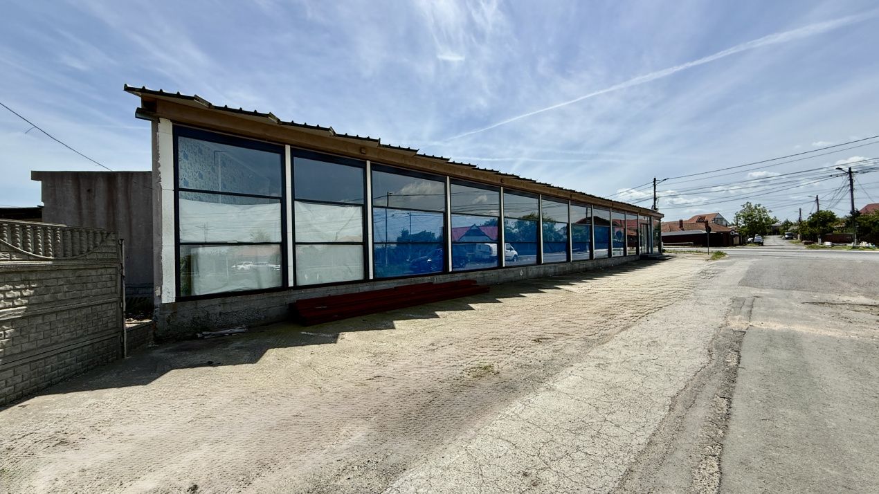 Spatiu comercial 435 mp stradal cu vitrina 36 m chiar pe DN39 Tuzla Costinesti – fotografia 1 din 16