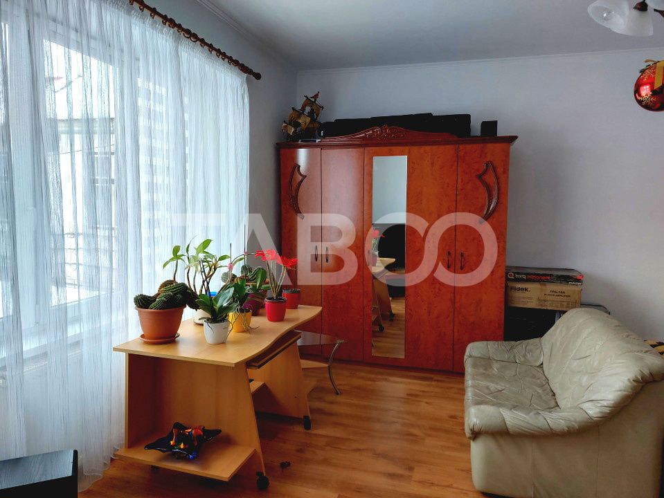Casa si curte pretabila pentru 2 familii 980 mp teren liber Cisnadie – fotografia 13 din 32