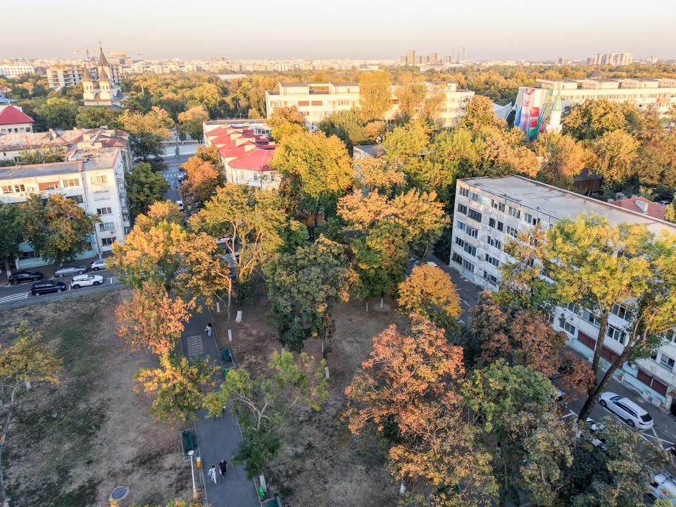 Eroii Revolutiei metrou, parc, gata de mutat, centrală proprie – fotografia 22 din 36