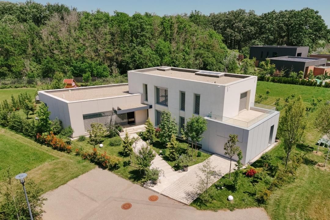 Comunitate exclusivistă - vilă modernă în mijlocul naturii – fotografia 2 din 16