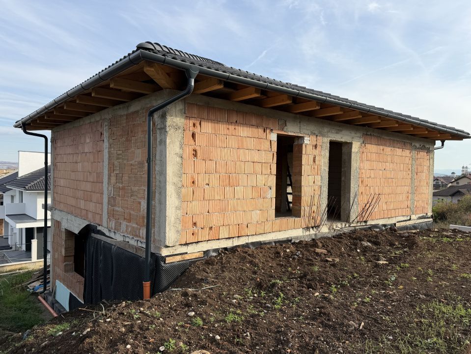 CASĂ LA ROȘU P+1 | CETATE – PIAȚA | TEREN 500 MP |VEDERE PANORAMICA | Bransa – fotografia 3 din 6