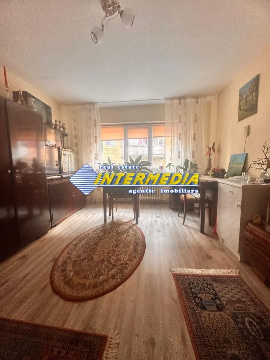 Garsoniera decomandata 32 mp de vanzare etaj 1 Cetate – fotografia 1 din 9