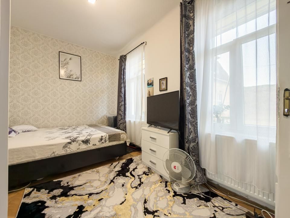 Apartament ultracentral | 2 camere | balcon 20 Mp | Pod pe toată suprafața – fotografia 10 din 17
