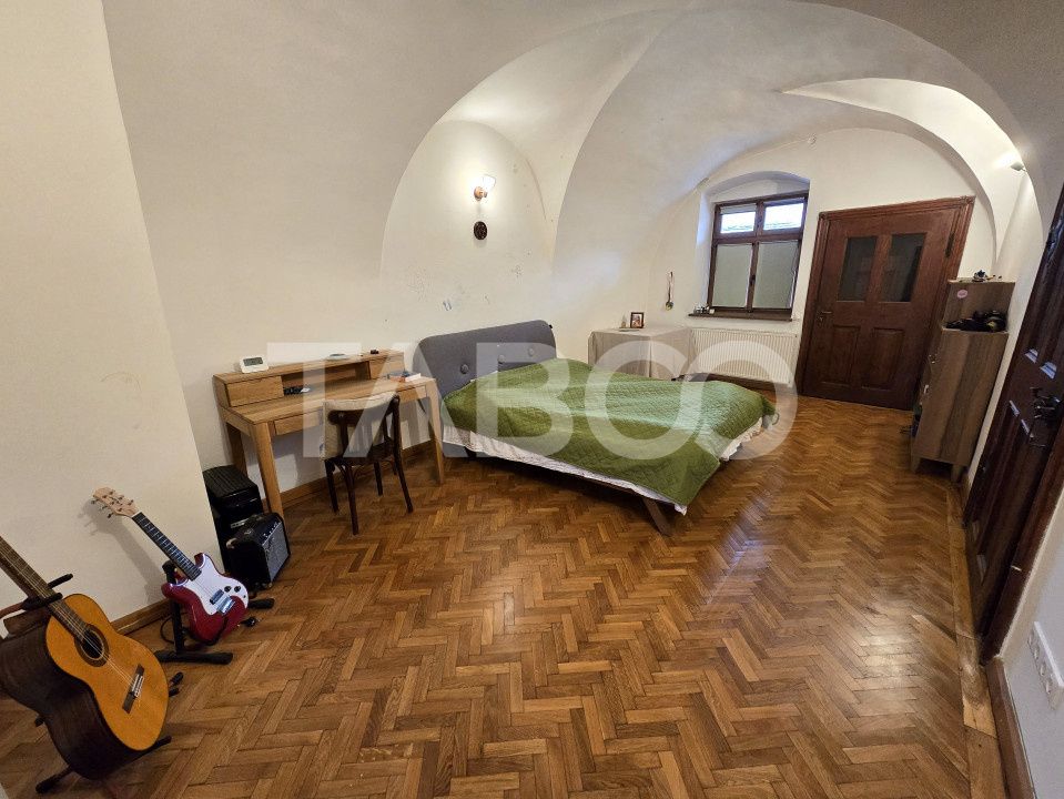 Apartament decomandat de vanzare cu pivnita in Centrul Istoric Sibiu – fotografia 10 din 13