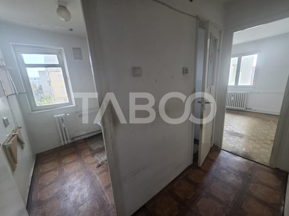 Apartament decomandat 2 camere 40 mpu etaj 2 zona 13 Decembrie – fotografia 3 din 6