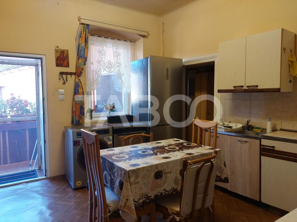 Apartament spatios la casa 97 mpu 3 camere 20 mp gradina pivnita – fotografia 1 din 18