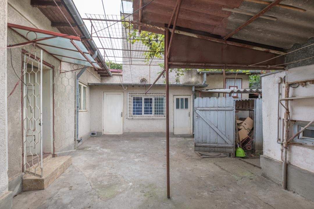 Casă din cărămidă, cu garaj și curte proprie – zona centrală Constanța – fotografia 14 din 21