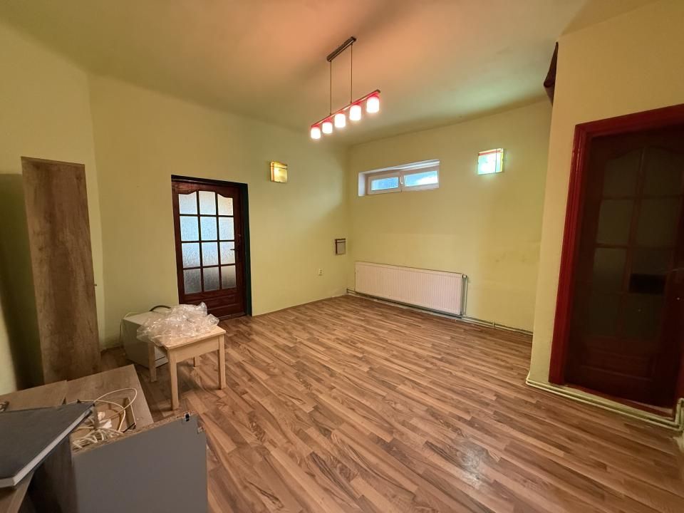 Apartament la curte comuna, 2 camere, 48 mp utili si teren 550 mp - Mehala – fotografia 2 din 8
