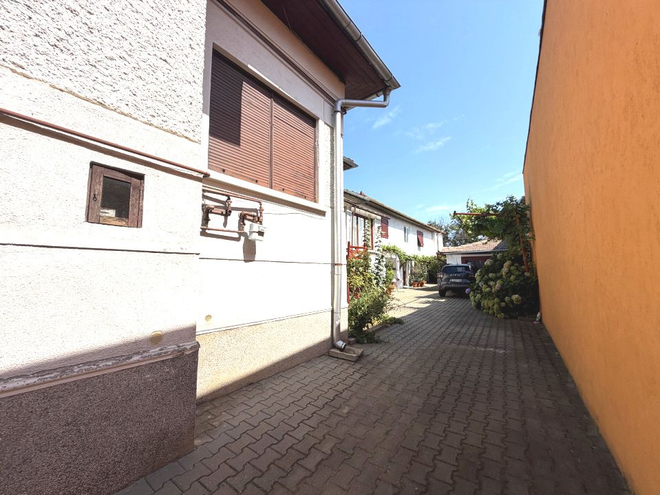 Sebeș Centru – Casă cu suflet 7 Camere 700 mp Teren 2 Garaje Curte Gradină – fotografia 6 din 37