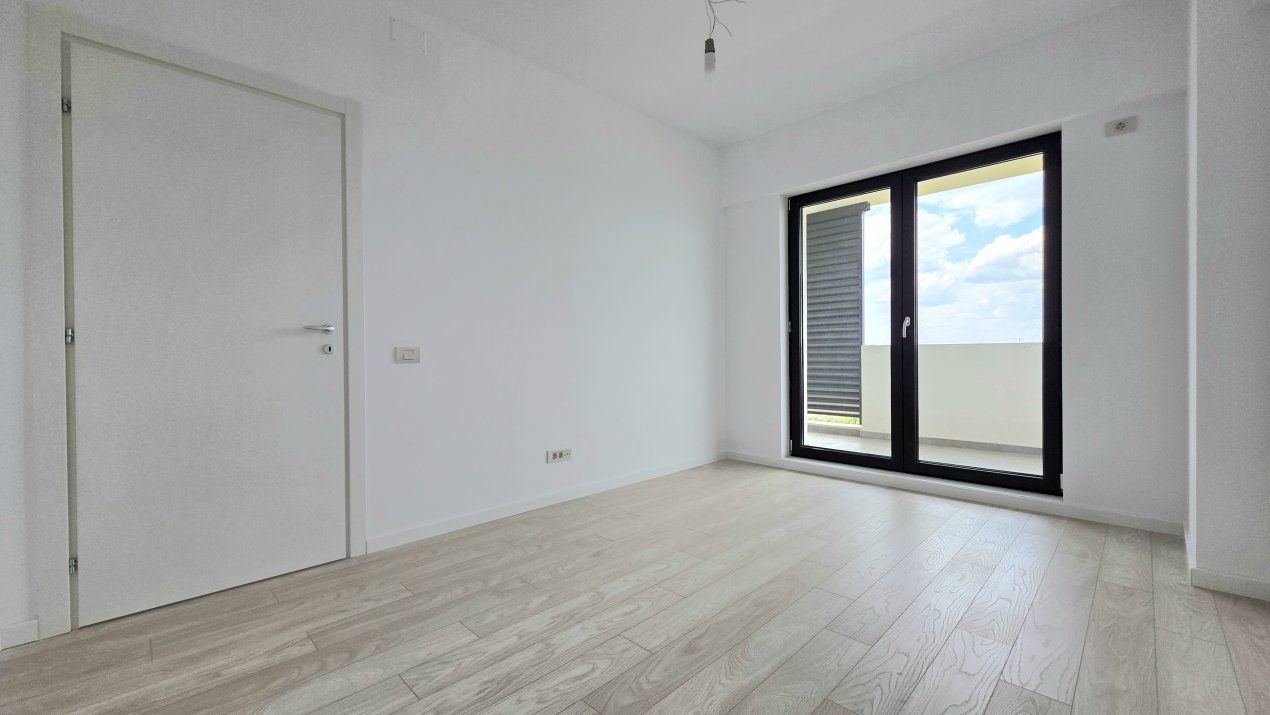 APARTAMENT CU TERASA GENEROASA SI VEDERE UNICA CATRE LAC – fotografia 10 din 11