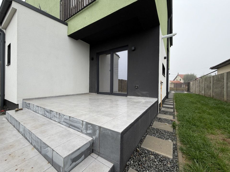 Duplex 4 camere, P+M, 100 mp utili, 330mp teren, 20mp terasa-Sag – fotografia 1 din 18