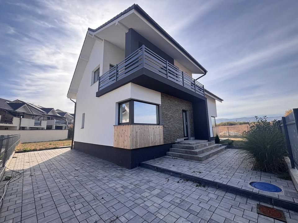 Casă single în Cristian, Sibiu - 4 Camere, 2 Terase, Teren 486 – fotografia 1 din 41