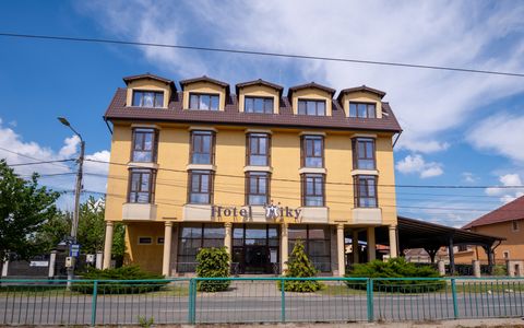 Hotel Miky Arad de vanzare | Investitie cu utilizari multiple | 42 camere cazare