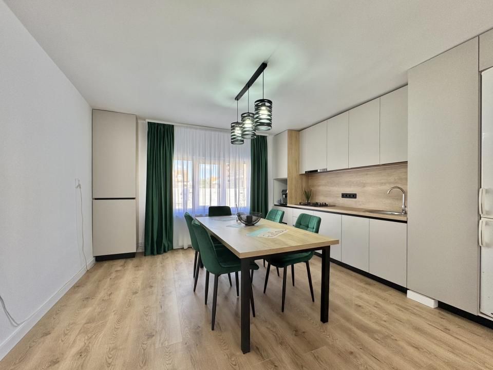 Casă 7 camere, P+M, renovată,  – Cartierul Tineretului – fotografia 2 din 21