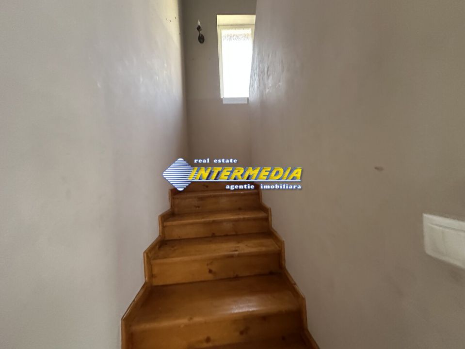 Proprietate 2 case curte pavata Teren 700 mp Hotel CETATE gard utilitati – fotografia 11 din 28