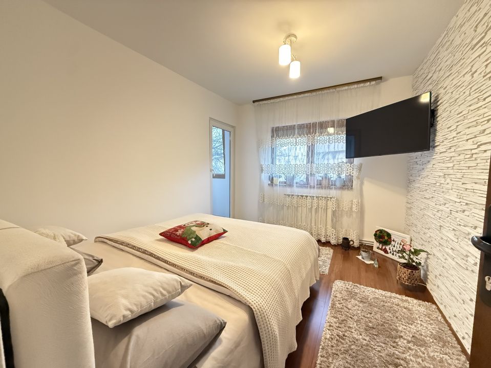 Apartament 4 camere, decomandat, etaj 3, mobilat si utilat - Baba-Dochia – fotografia 3 din 11