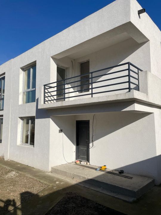 Duplex P+1 de vânzare în Mamaia Sat – 2 dormitoare, birou, terasă acoperită – fotografia 2 din 12