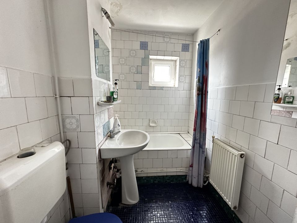 Apartament 3 Camere Vanzare CETATE Flanco Etaj 1, Nefinisat, Centrala Termopane – fotografia 11 din 16