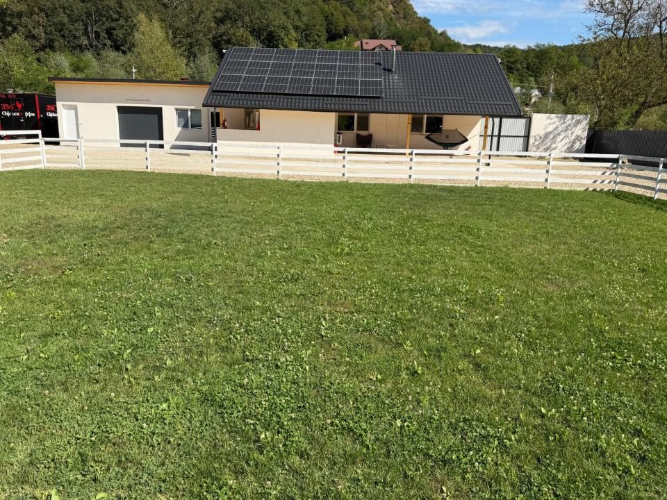Vanzare  Casa-vila cu teren generos si padure  Surani Prahova – fotografia 2 din 34