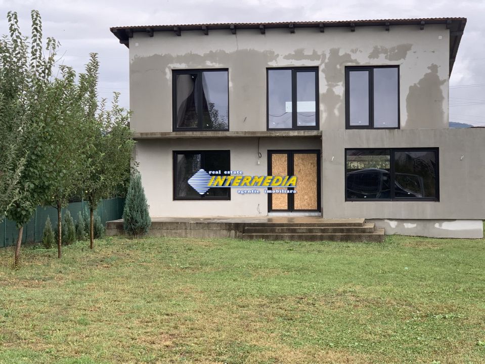 Casa noua semifinisata cu 4 camere de vanzare  in Alba Iulia – fotografia 2 din 3