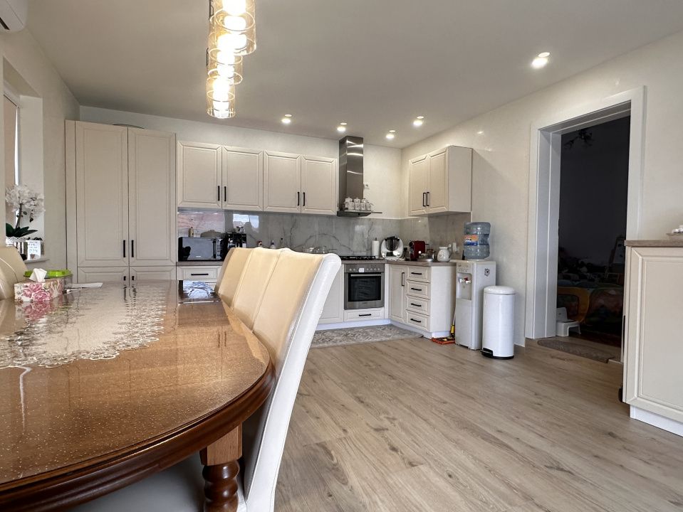 Casa Finisata 6 camere 681 mp.Teren Micesti Renovata Modern Curte Gard Utiliati – fotografia 63 din 68