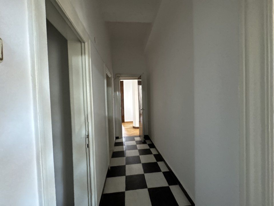Sediu de firmă cu prestanță într-un imobil istoric – Unirii – fotografia 8 din 12