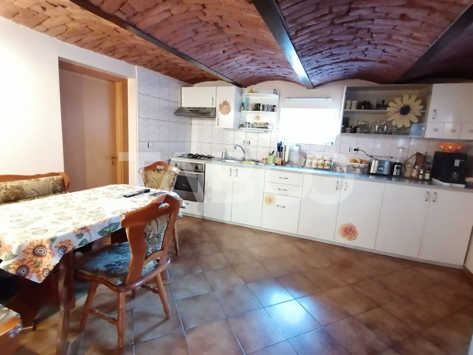 Casa individuala 6 camere de vanzare 250 mpu 361 mp teren zona Lupeni – fotografia 8 din 13