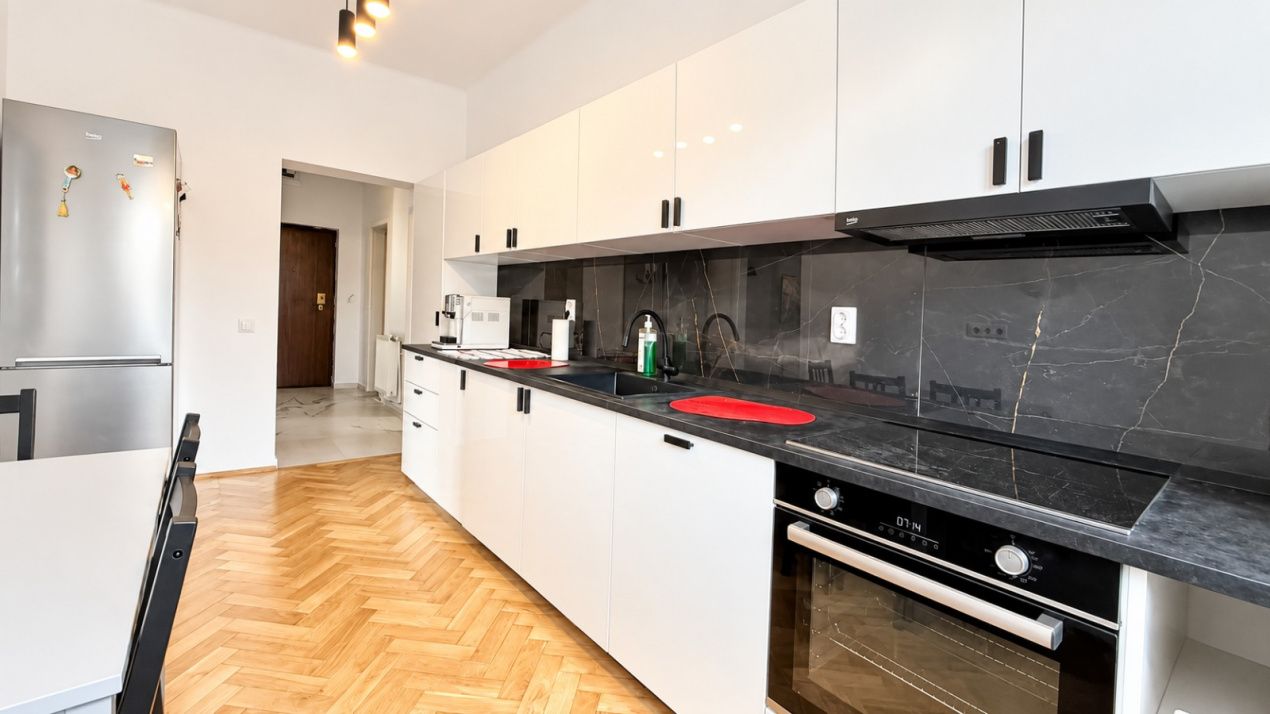 Liniște și intimitate în zona centrală–Apartament in vila, garaj, demisol – fotografia 9 din 18