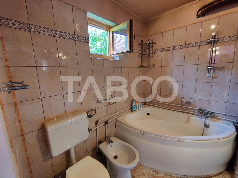 Comision 0% Casa de vanzare 4 camere 2 bai teren 266 mp Saliste Sibiu – fotografia 14 din 16