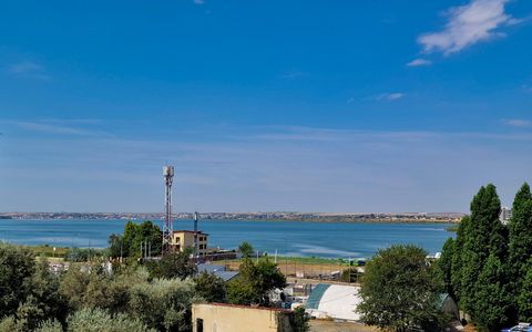 Ap de 4 cam de vanzare, Statiunea Mamaia, vedere la mare si lac, 150m de plaja.
