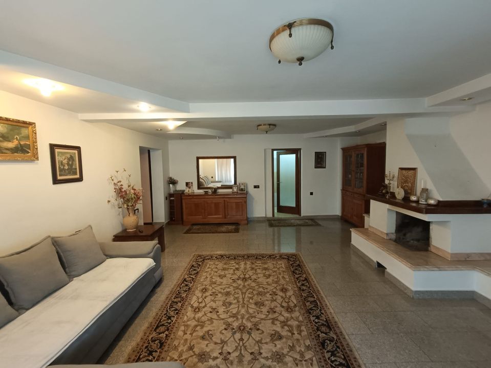 Casă și spațiu comercial de vânzare Reghin zona centrală. – fotografia 3 din 16