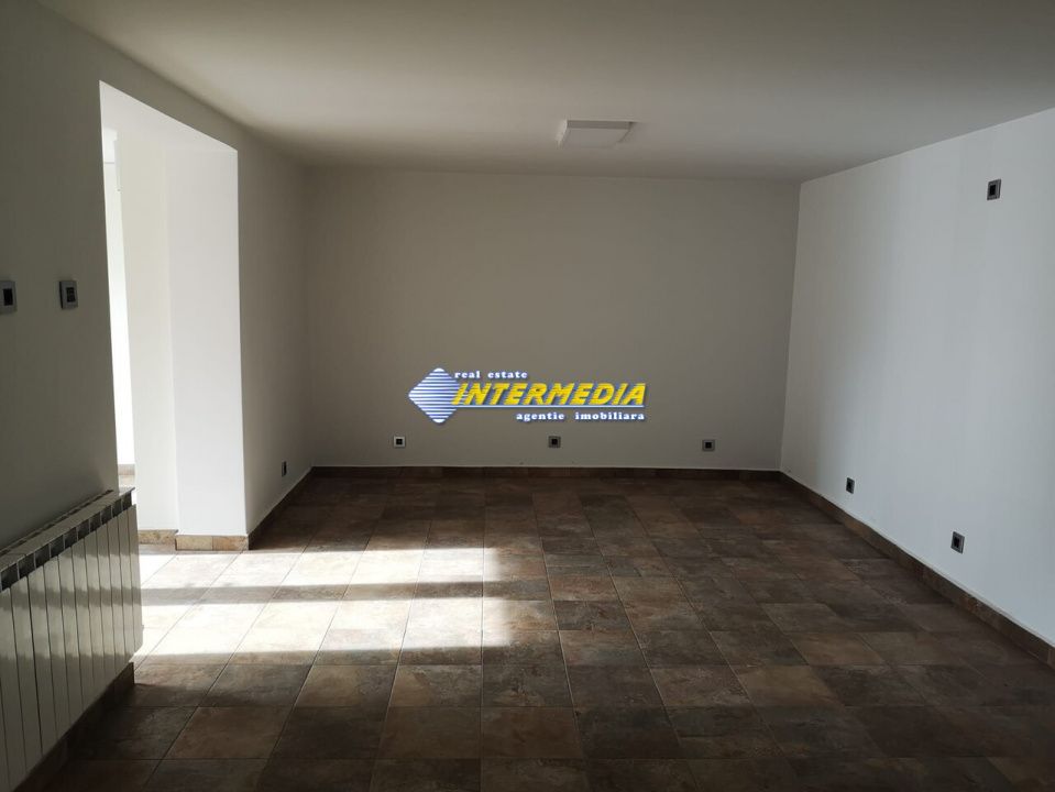 Spatiu comercial 40 mp finisat de inchiriat in Cetate – fotografia 1 din 19