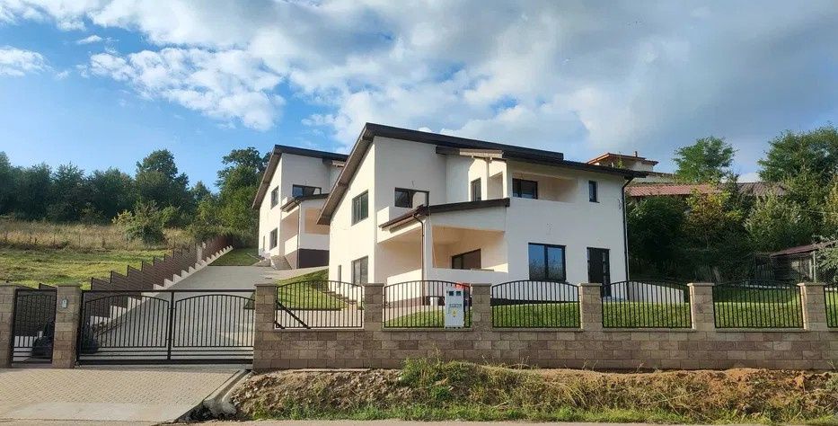 2 case individuale moderne, 145 mp utili și teren total de 900 mp | Stolna – fotografia 3 din 14