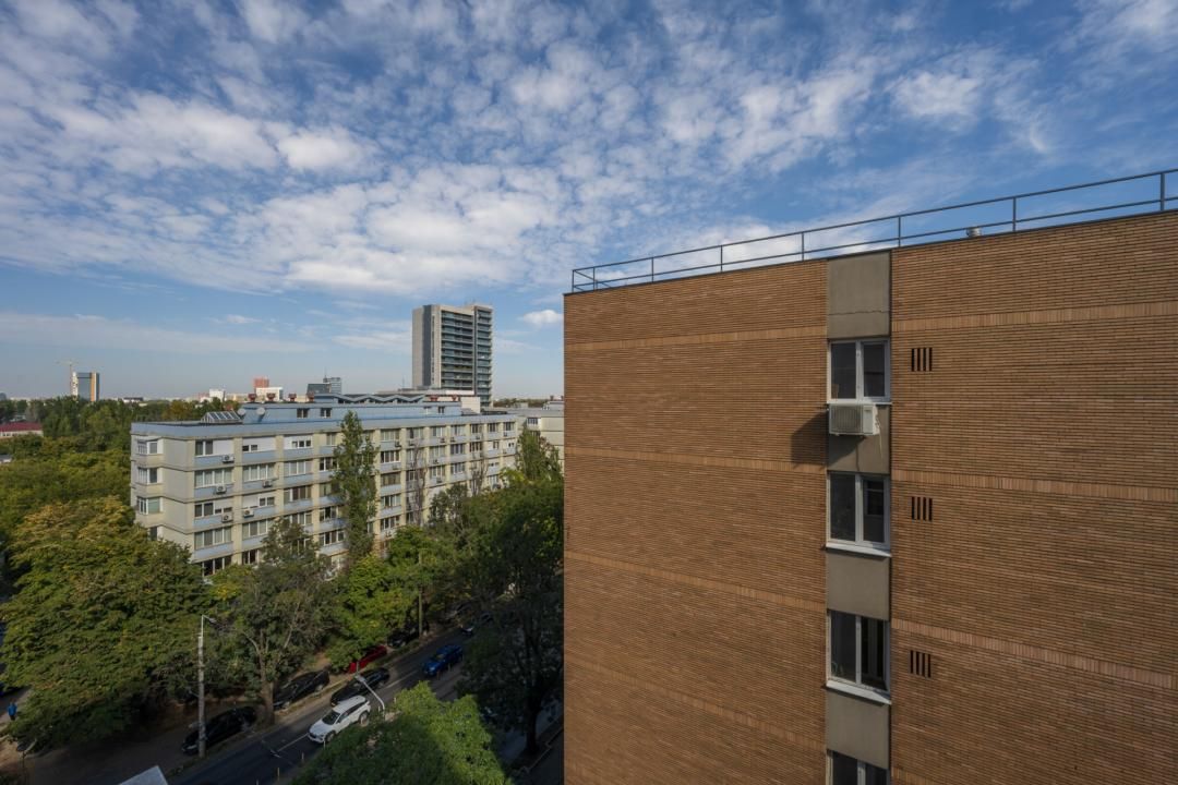 Apartament de 4 camere cu 3 băi, 137mp, centrală proprie, bloc 1983! – fotografia 27 din 28