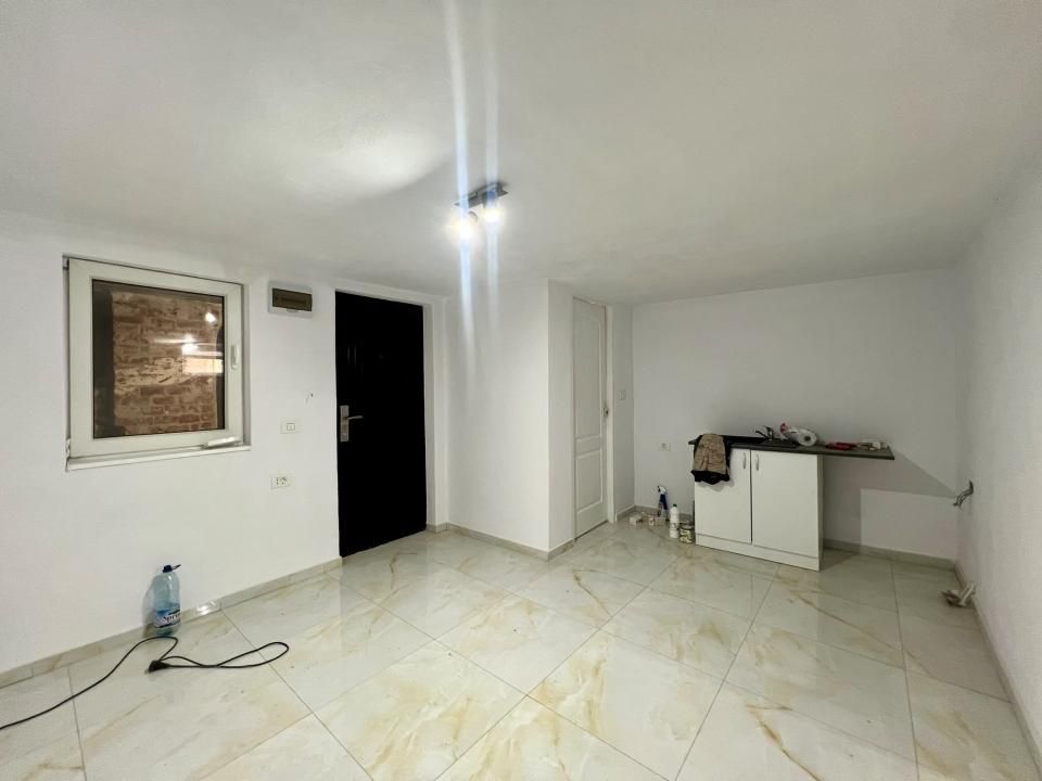 Apartament cu 2 camere, 40 mp utili, demisol - Zona Balcescu – fotografia 1 din 9
