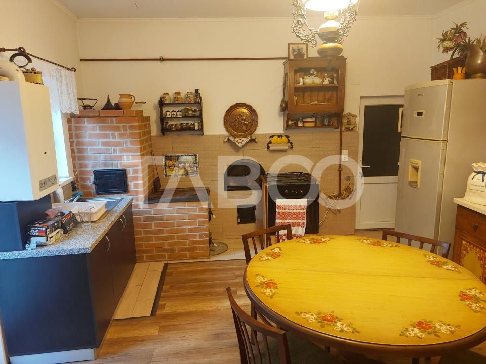 Casa 45 mp 1 dormitor bucatarie baie hol loc parcare in curte Sadu – fotografia 3 din 12