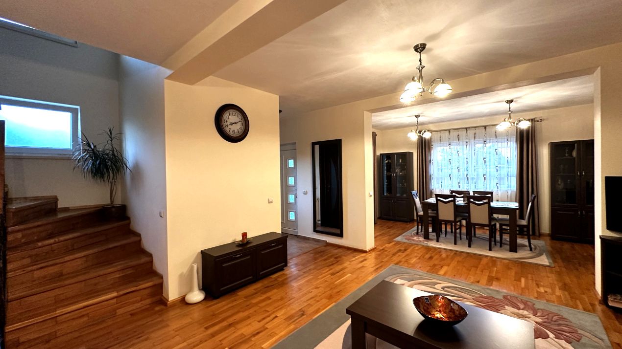 Casă Superba | CETATE Izvorului | 326 mp Teren | Curte | Terasă | Grădină – fotografia 1 din 51