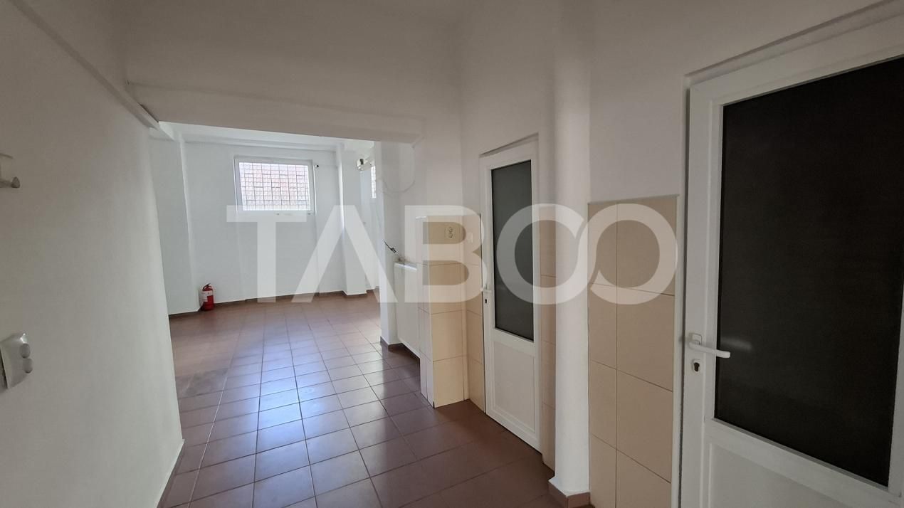 Spatiu comercial 120 mpu cu vitrina 8m si vad pietonal Valea Aurie – fotografia 7 din 9