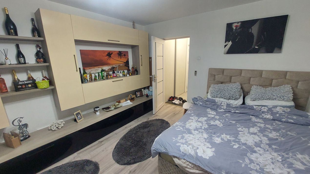 Garsoniera semidecomandata, parter, Cartier Brazda, zona Liceul Titulescu – fotografia 1 din 5