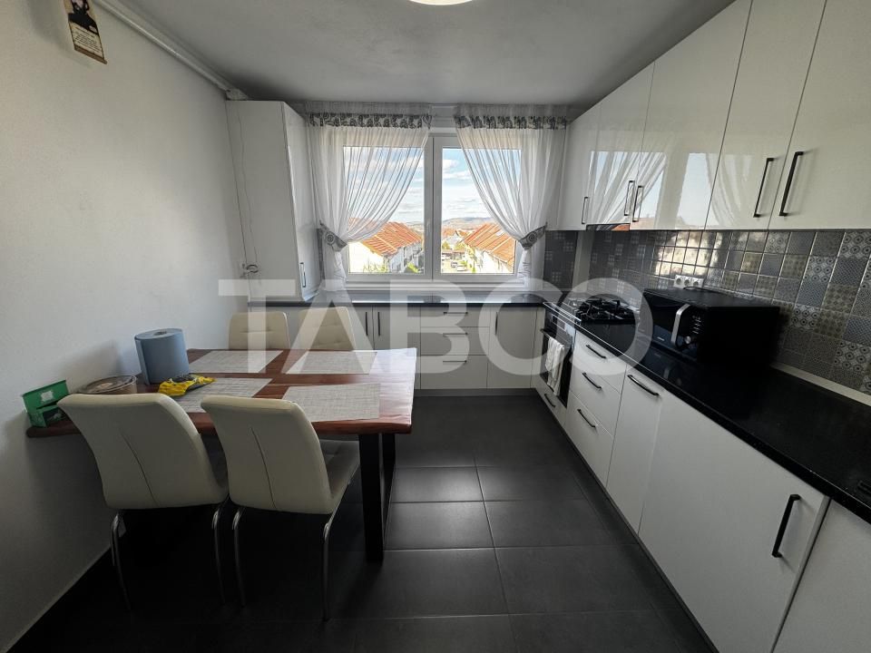 Apartament de vanzare cu 5 camere 2 parcari zona Brana Selimbar – fotografia 4 din 16