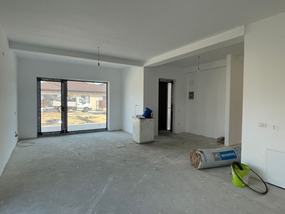 Duplex cu 4 camere pe parter - Mosnita Noua – fotografia 2 din 11