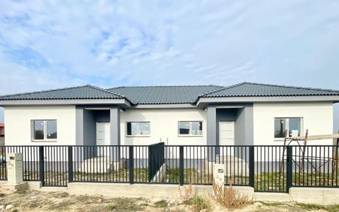 Duplex 3 camere, toate utilitatile - Mosnita Noua