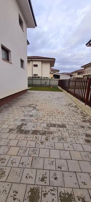 Case individuale noi, teren 380–400 mp, garaj și 3 băi | Dezmir – fotografia 5 din 10