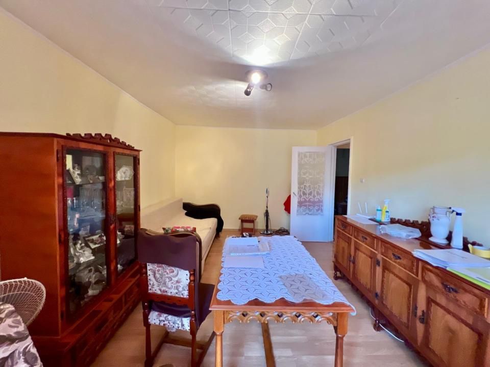 Apartament 4 camere, decomandat, 76mp utili, etaj 1 - Zona Soarelui – fotografia 3 din 12